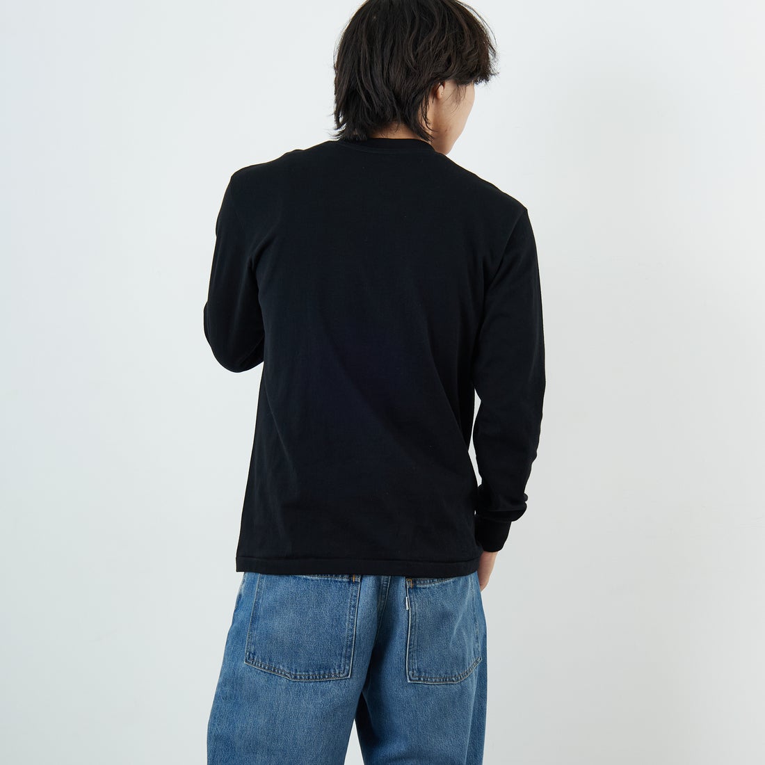 Hanes [ヘインズ] KURO クルーネックロングスリーブTシャツ [HM4-C201] 090 ﾌﾞﾗｯｸ &&モデル身長：179cm 着用サイズ：M&&