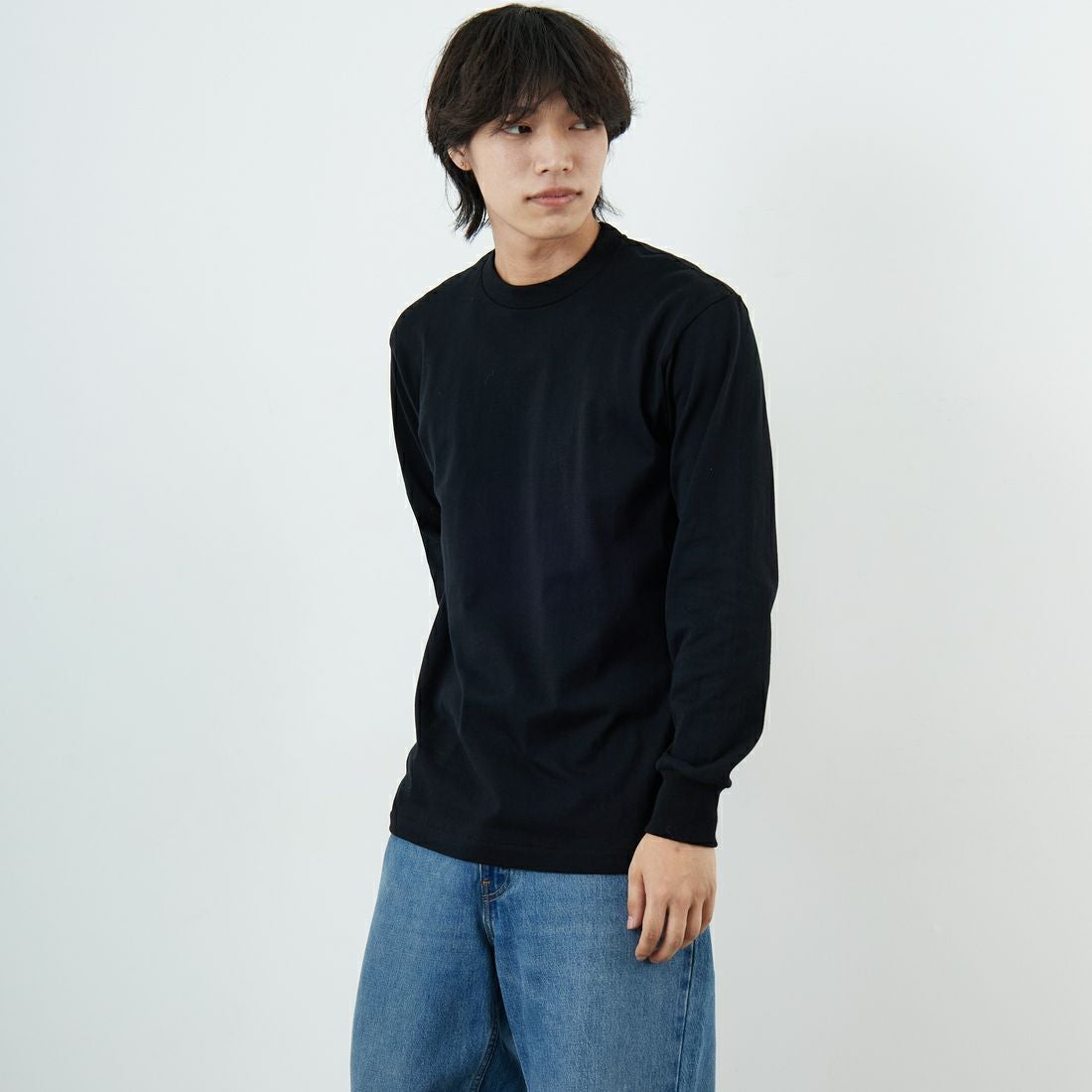 Hanes [ヘインズ] KURO クルーネックロングスリーブTシャツ [HM4-C201] 090 ﾌﾞﾗｯｸ &&モデル身長：179cm 着用サイズ：L&&