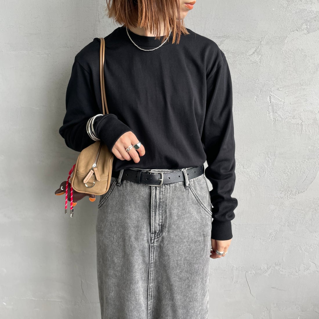 Hanes [ヘインズ] KURO クルーネックロングスリーブTシャツ [HM4-C201] 090 ﾌﾞﾗｯｸ &&モデル身長：158cm 着用サイズ：S&&