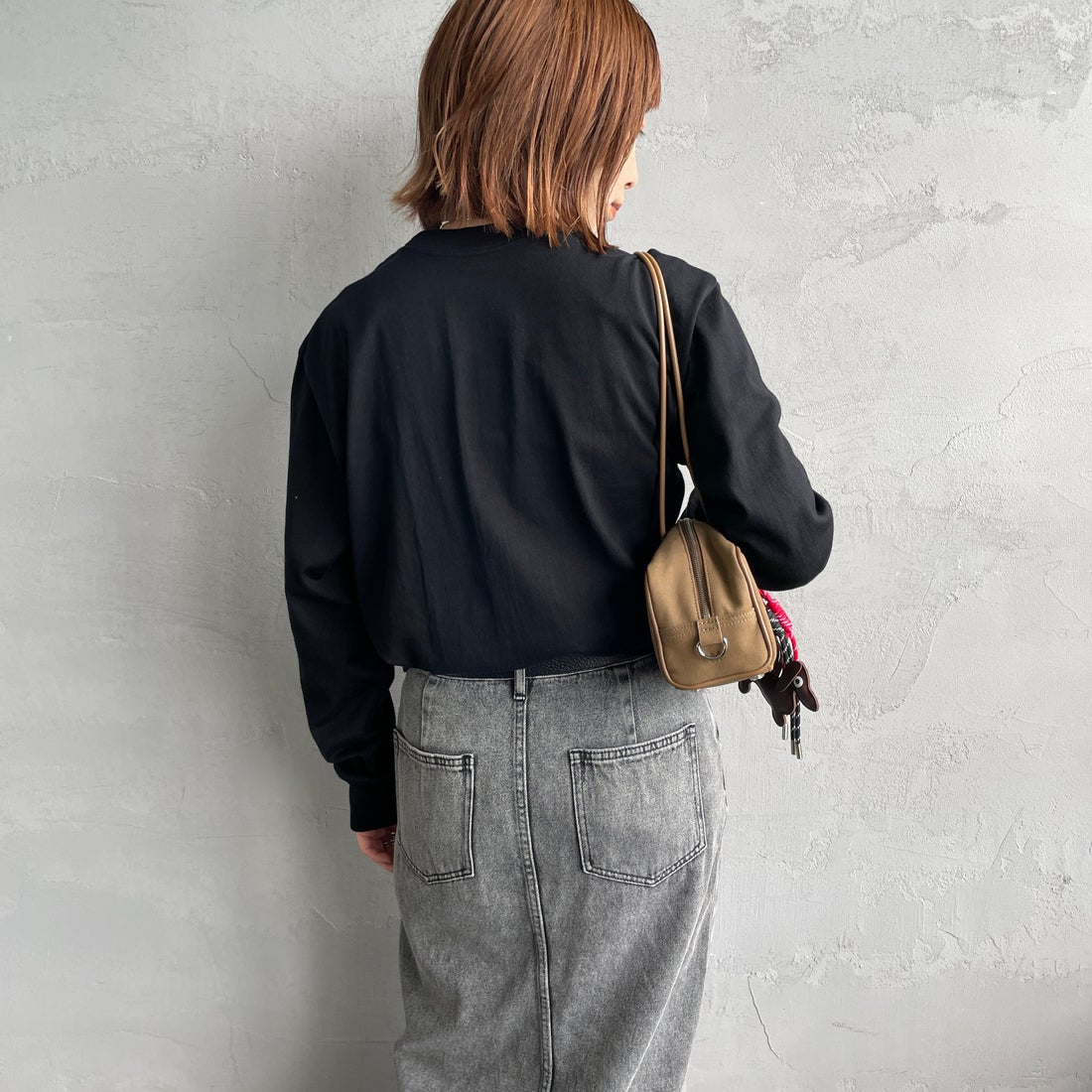 Hanes [ヘインズ] KURO クルーネックロングスリーブTシャツ [HM4-C201] 090 ﾌﾞﾗｯｸ &&モデル身長：158cm 着用サイズ：S&&