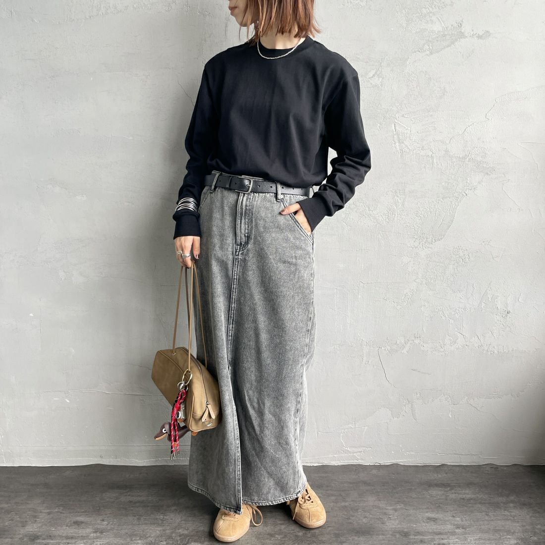 Hanes [ヘインズ] KURO クルーネックロングスリーブTシャツ [HM4-C201] 090 ﾌﾞﾗｯｸ &&モデル身長：158cm 着用サイズ：S&&