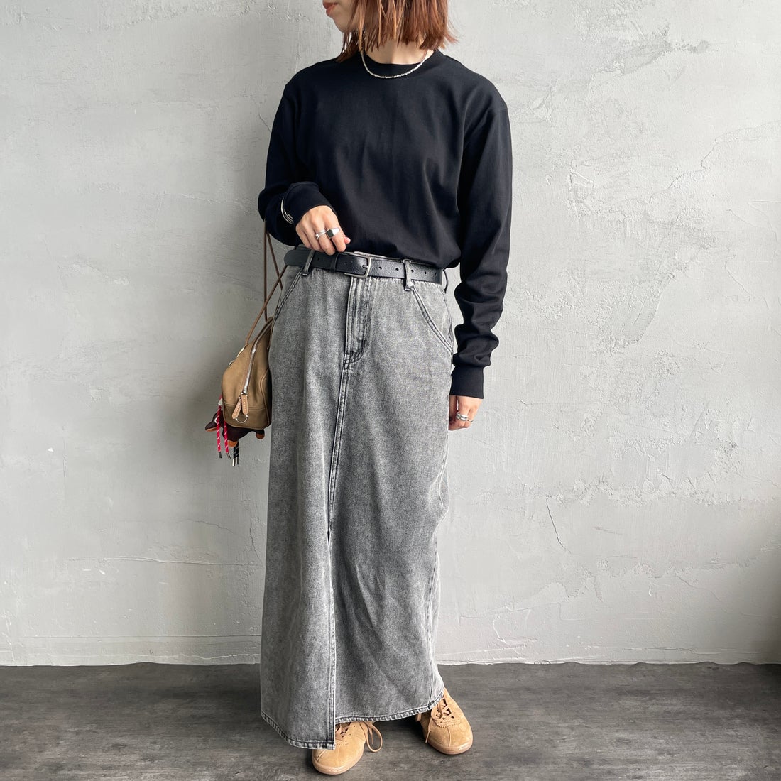 Hanes [ヘインズ] KURO クルーネックロングスリーブTシャツ [HM4-C201] 090 ﾌﾞﾗｯｸ &&モデル身長：158cm 着用サイズ：S&&