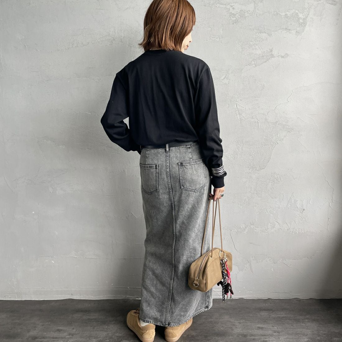 Hanes [ヘインズ] KURO クルーネックロングスリーブTシャツ [HM4-C201] 090 ﾌﾞﾗｯｸ &&モデル身長：158cm 着用サイズ：S&&