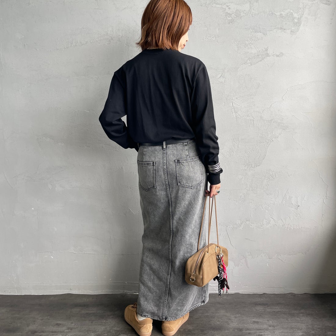 Hanes [ヘインズ] KURO クルーネックロングスリーブTシャツ [HM4-C201] 090 ﾌﾞﾗｯｸ &&モデル身長：158cm 着用サイズ：S&&