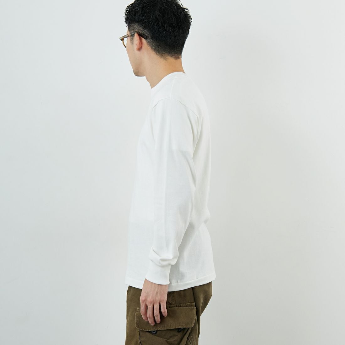 Hanes [ヘインズ] SHIRO クルーネックロングスリーブTシャツ [HM4-A201] 010 ﾎﾜｲﾄ &&モデル身長：168cm 着用サイズ：M&&