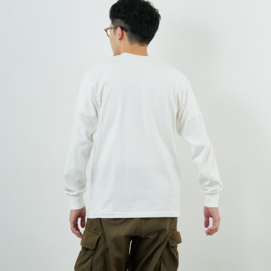Hanes [ヘインズ] SHIRO クルーネックロングスリーブTシャツ [HM4-A201] 010 ﾎﾜｲﾄ &&モデル身長：168cm 着用サイズ：M&&