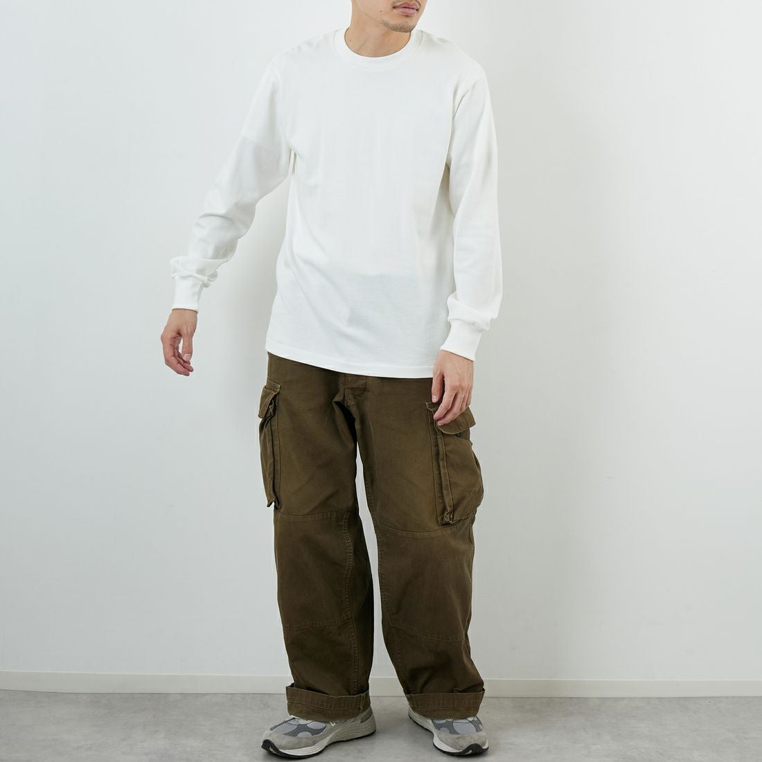 Hanes [ヘインズ] SHIRO クルーネックロングスリーブTシャツ [HM4-A201] 010 ﾎﾜｲﾄ &&モデル身長：168cm 着用サイズ：M&&