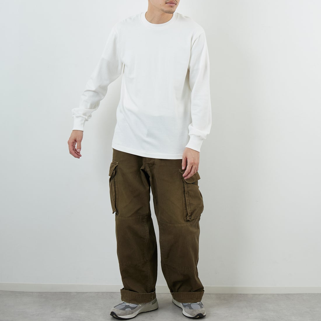 Hanes [ヘインズ] SHIRO クルーネックロングスリーブTシャツ [HM4-A201] 010 ﾎﾜｲﾄ &&モデル身長：168cm 着用サイズ：M&&