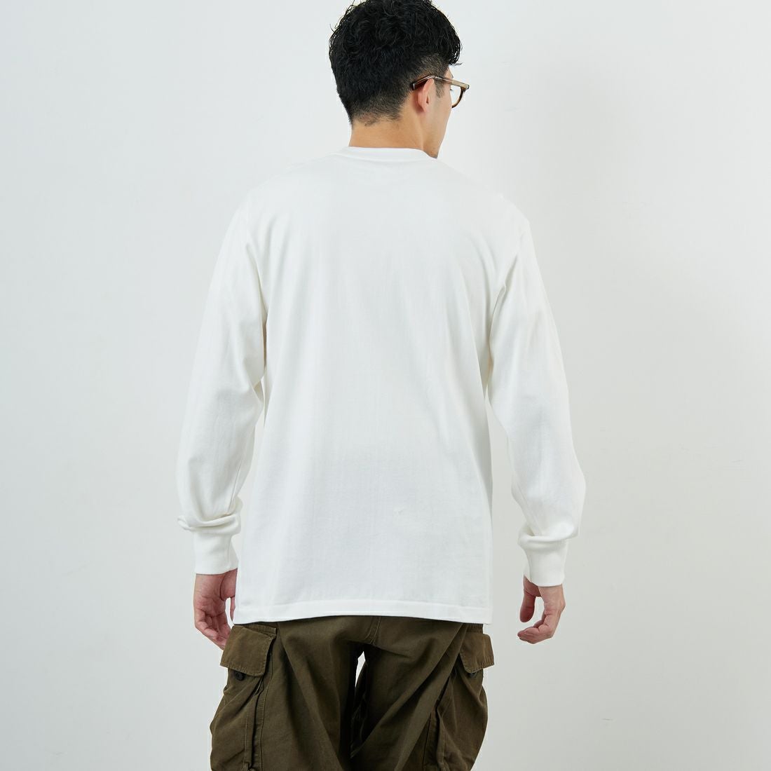 Hanes [ヘインズ] SHIRO クルーネックロングスリーブTシャツ [HM4-A201] 010 ﾎﾜｲﾄ &&モデル身長：168cm 着用サイズ：L&&