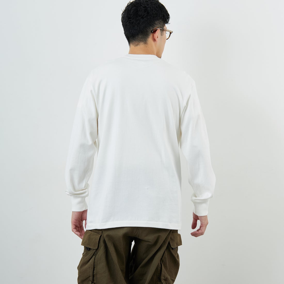 Hanes [ヘインズ] SHIRO クルーネックロングスリーブTシャツ [HM4-A201] 010 ﾎﾜｲﾄ &&モデル身長：168cm 着用サイズ：L&&