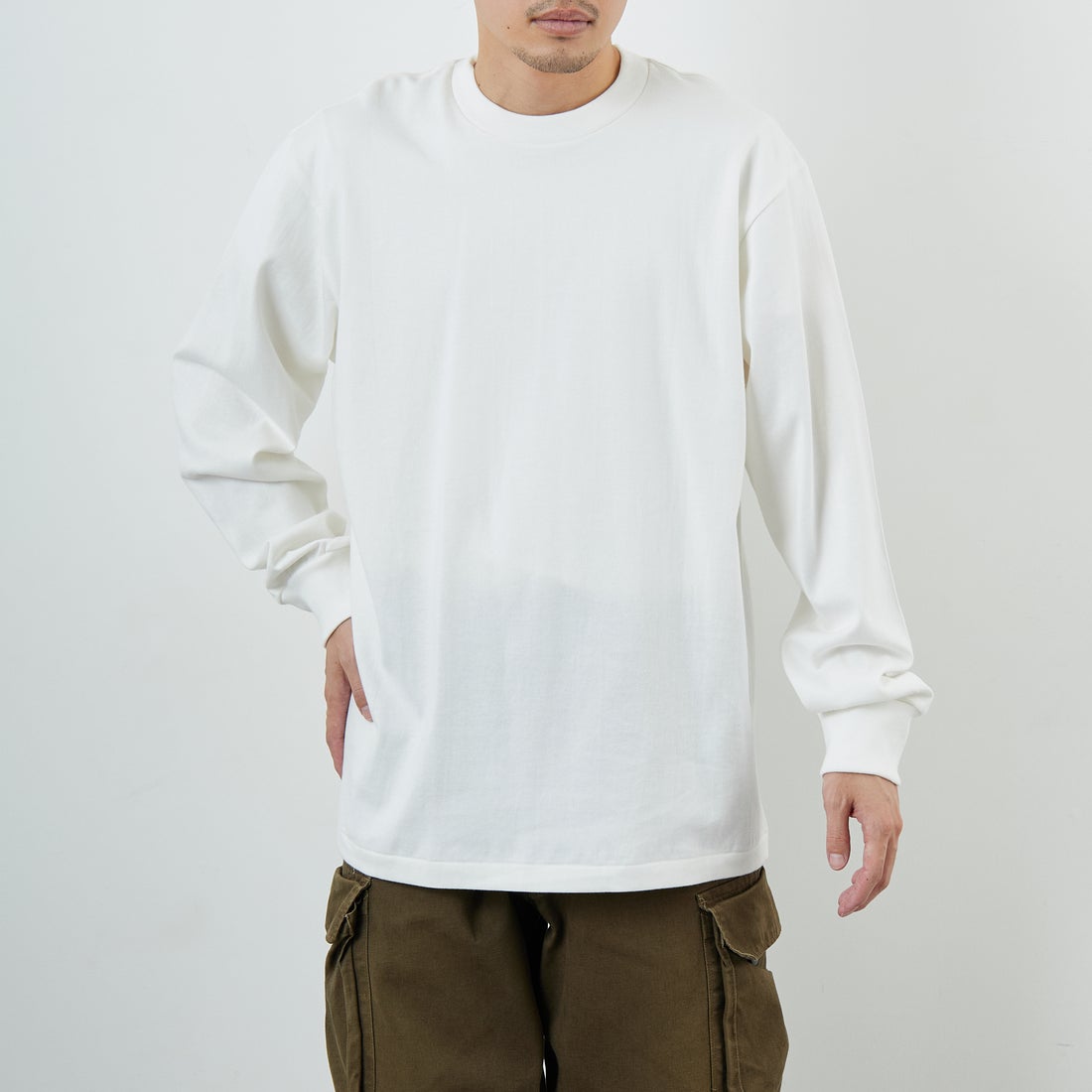 Hanes [ヘインズ] SHIRO クルーネックロングスリーブTシャツ [HM4-A201] 010 ﾎﾜｲﾄ &&モデル身長：168cm 着用サイズ：XL&&