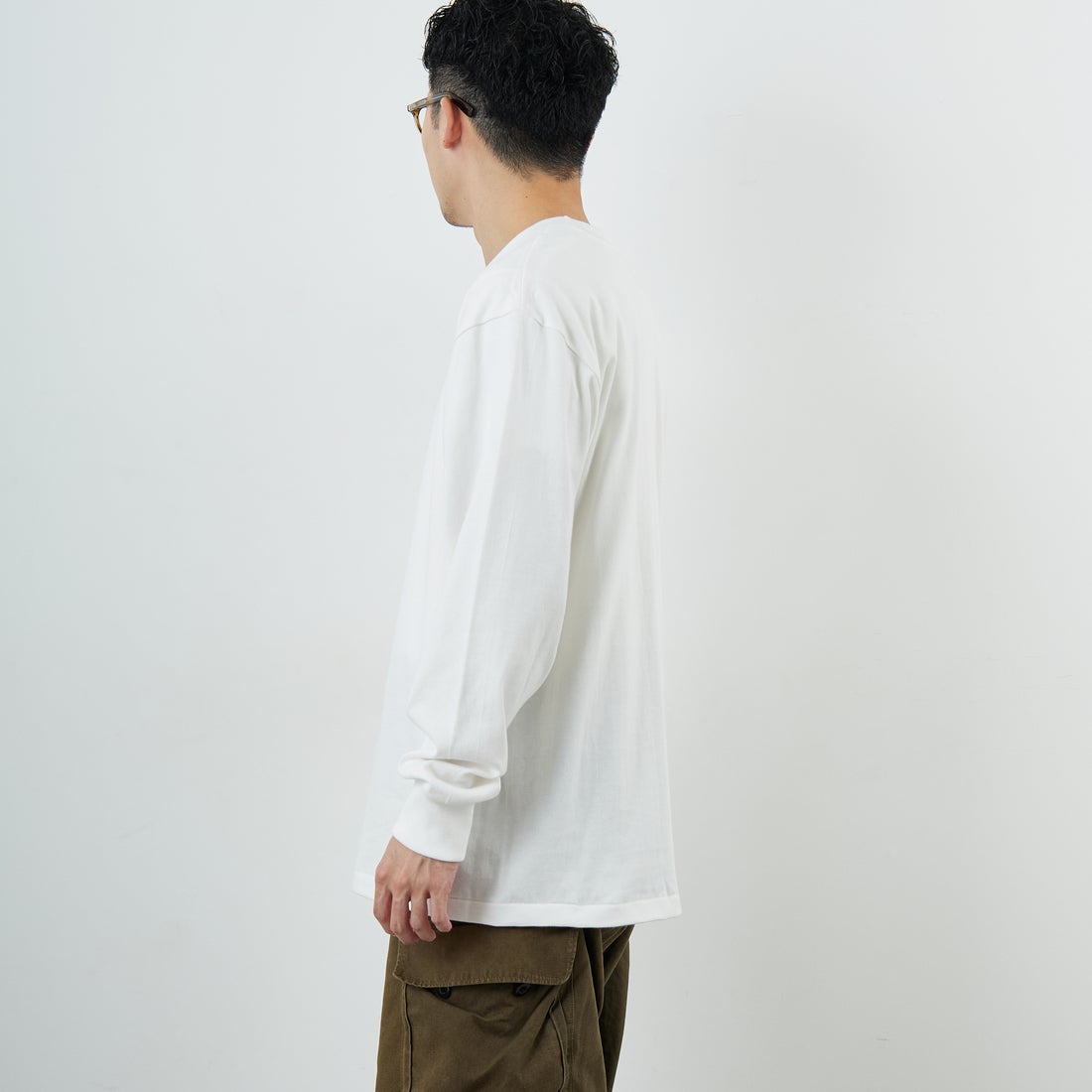 Hanes [ヘインズ] SHIRO クルーネックロングスリーブTシャツ [HM4-A201] 010 ﾎﾜｲﾄ &&モデル身長：168cm 着用サイズ：XL&&