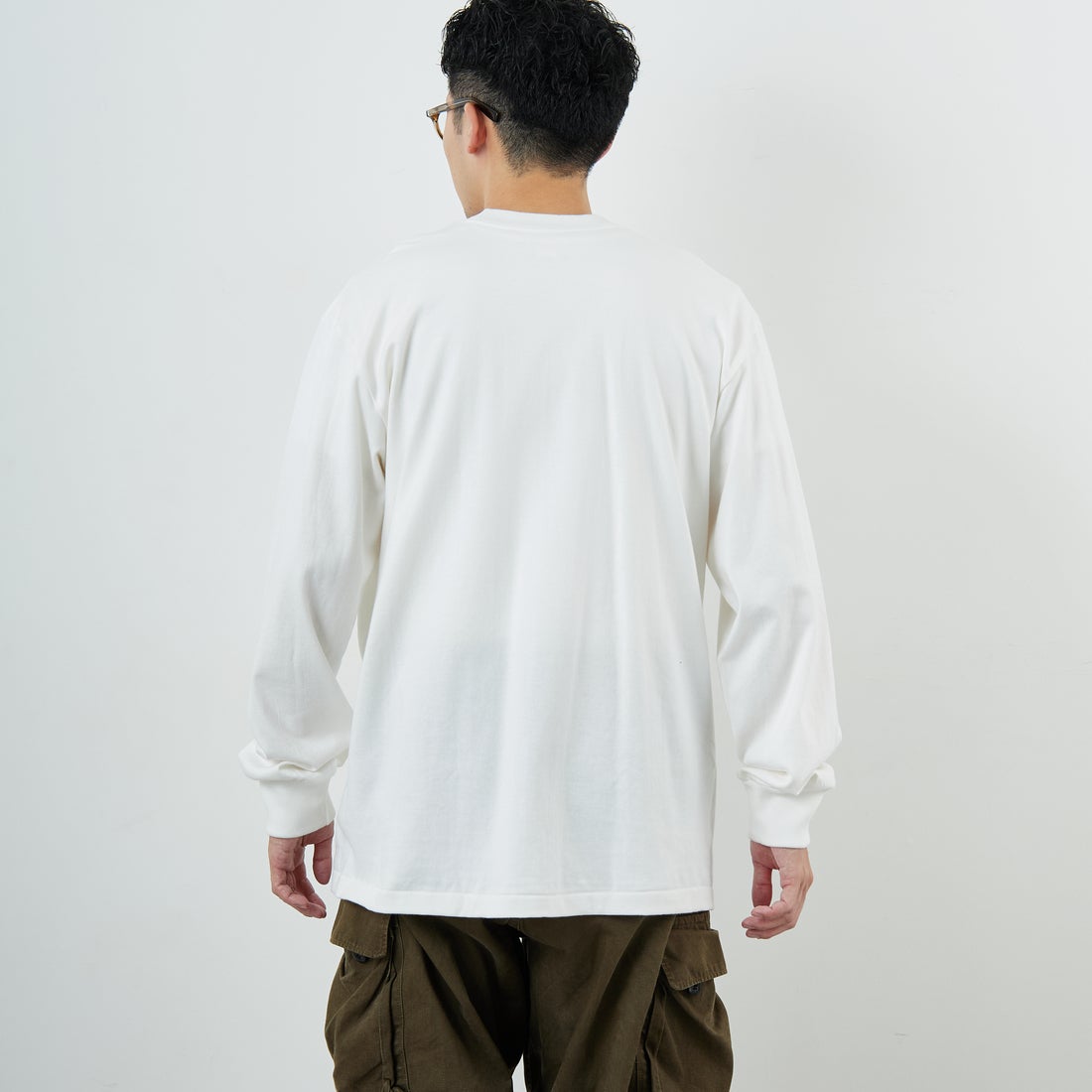 Hanes [ヘインズ] SHIRO クルーネックロングスリーブTシャツ [HM4-A201] 010 ﾎﾜｲﾄ &&モデル身長：168cm 着用サイズ：XL&&