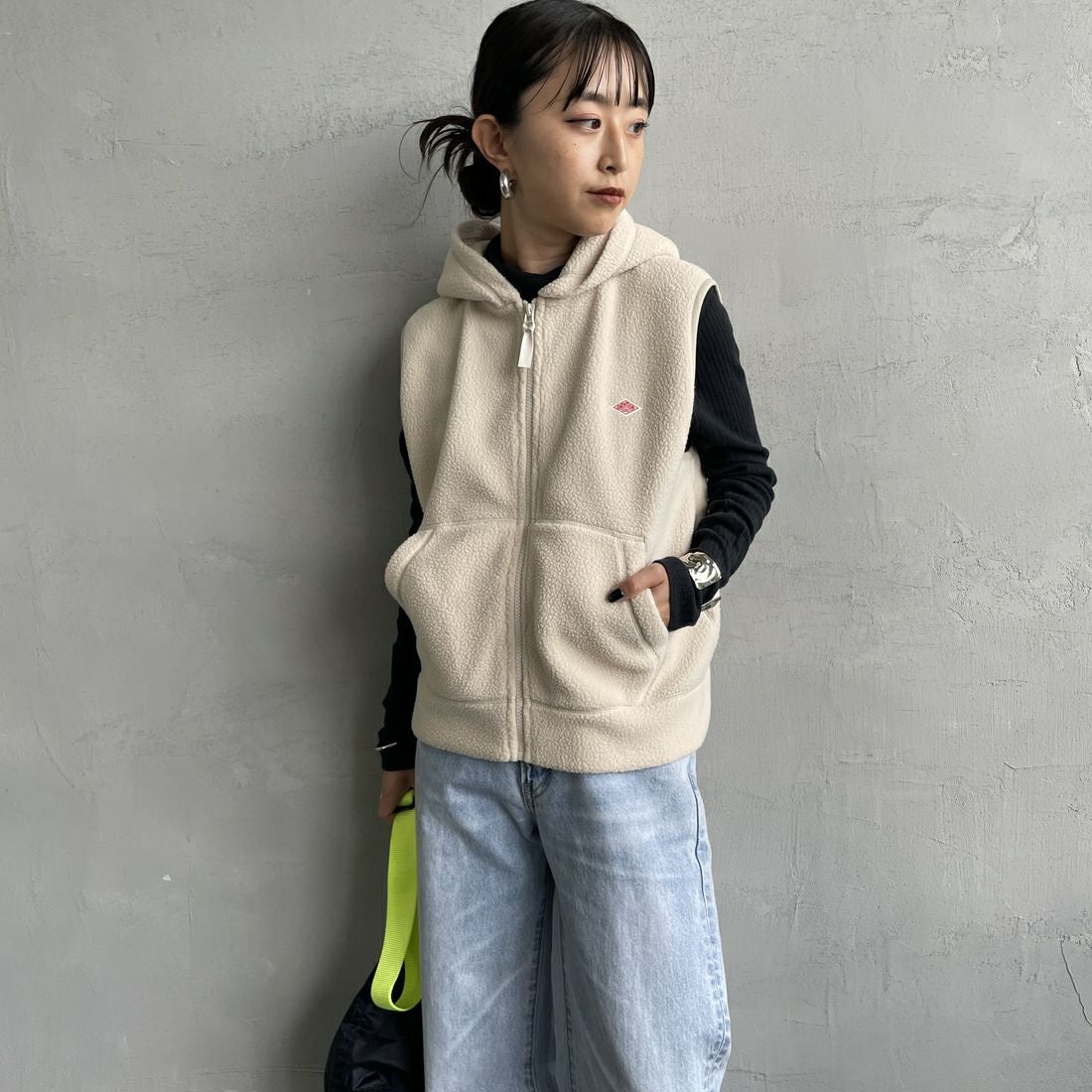 DANTON [ダントン] サーマルプロ ジップベスト [DT-C0471POL] IVORY &&モデル身長：150cm 着用サイズ：36&&