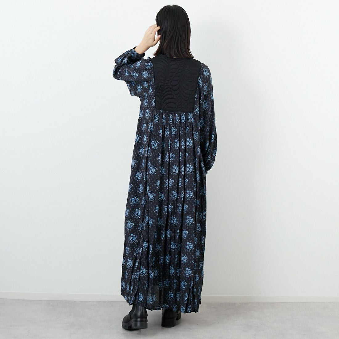 ne Quittez pas [ヌキテパ] シャンタンジャガード ポピープリントヨークドレス [010452WL1] 09 BLACK &&モデル身長：162cm 着用サイズ：M&&