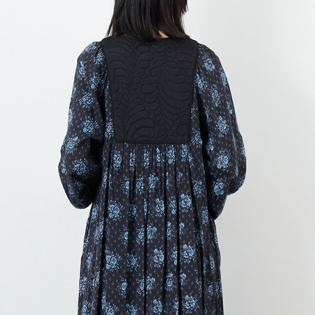ne Quittez pas [ヌキテパ] シャンタンジャガード ポピープリントヨークドレス [010452WL1] 09 BLACK &&モデル身長：162cm 着用サイズ：M&&