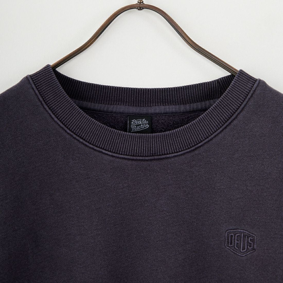 DEUS EX MACHINA [デウス エクス マキナ] シールド ガーメントダイ クルーネックスウェット [DMF258460] BLACK