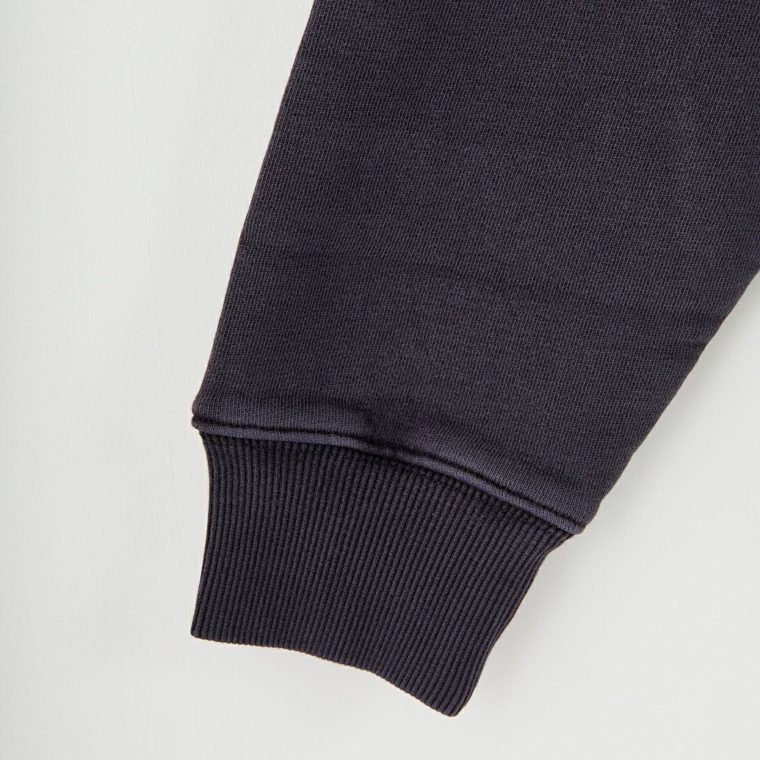 DEUS EX MACHINA [デウス エクス マキナ] シールド ガーメントダイ クルーネックスウェット [DMF258460] BLACK