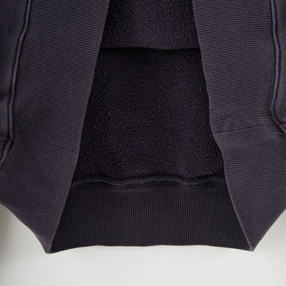 DEUS EX MACHINA [デウス エクス マキナ] シールド ガーメントダイ クルーネックスウェット [DMF258460] BLACK