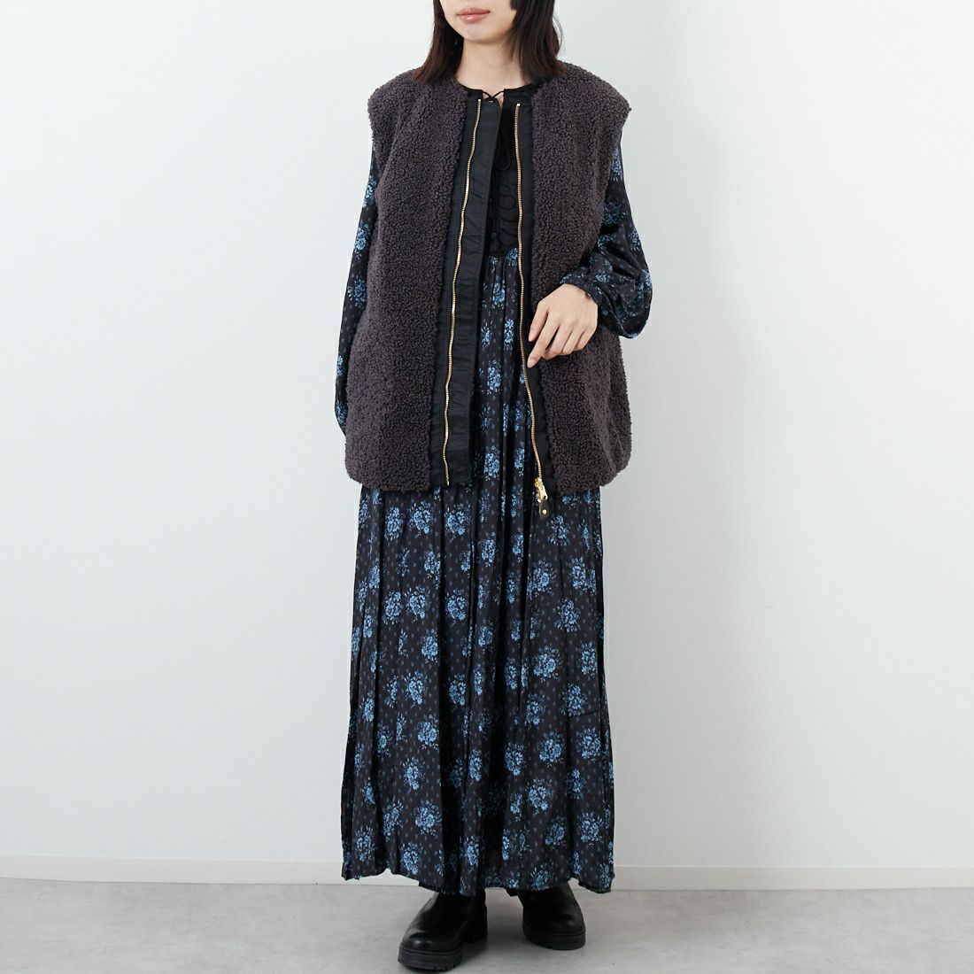 STELLA CIFFON [ステラシフォン] スーパーテディファー リバーシブルベスト [ST3-26102] 82 CHARCOA &&モデル身長：162cm 着用サイズ：36&&