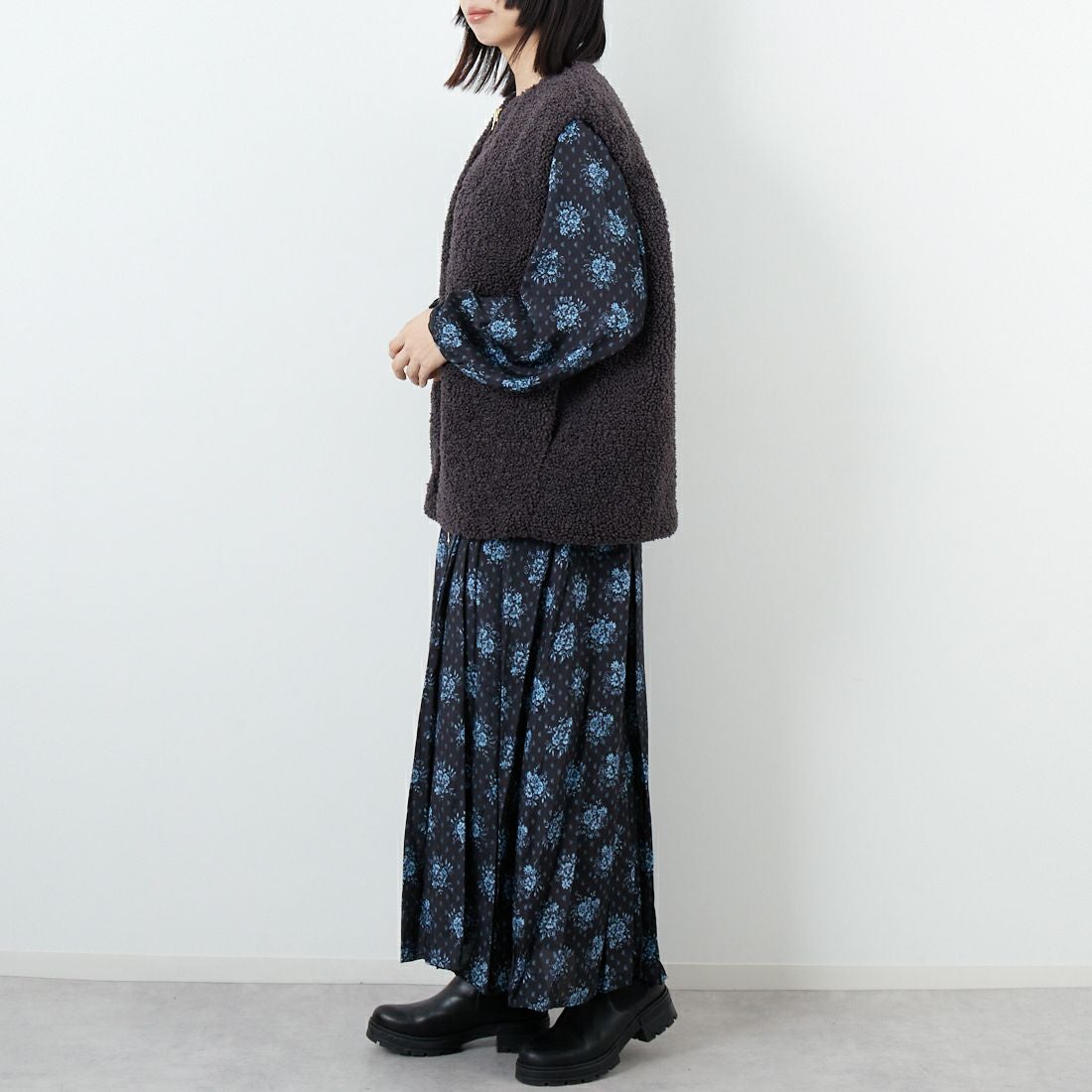 STELLA CIFFON [ステラシフォン] スーパーテディファー リバーシブルベスト [ST3-26102] 82 CHARCOA &&モデル身長：162cm 着用サイズ：36&&