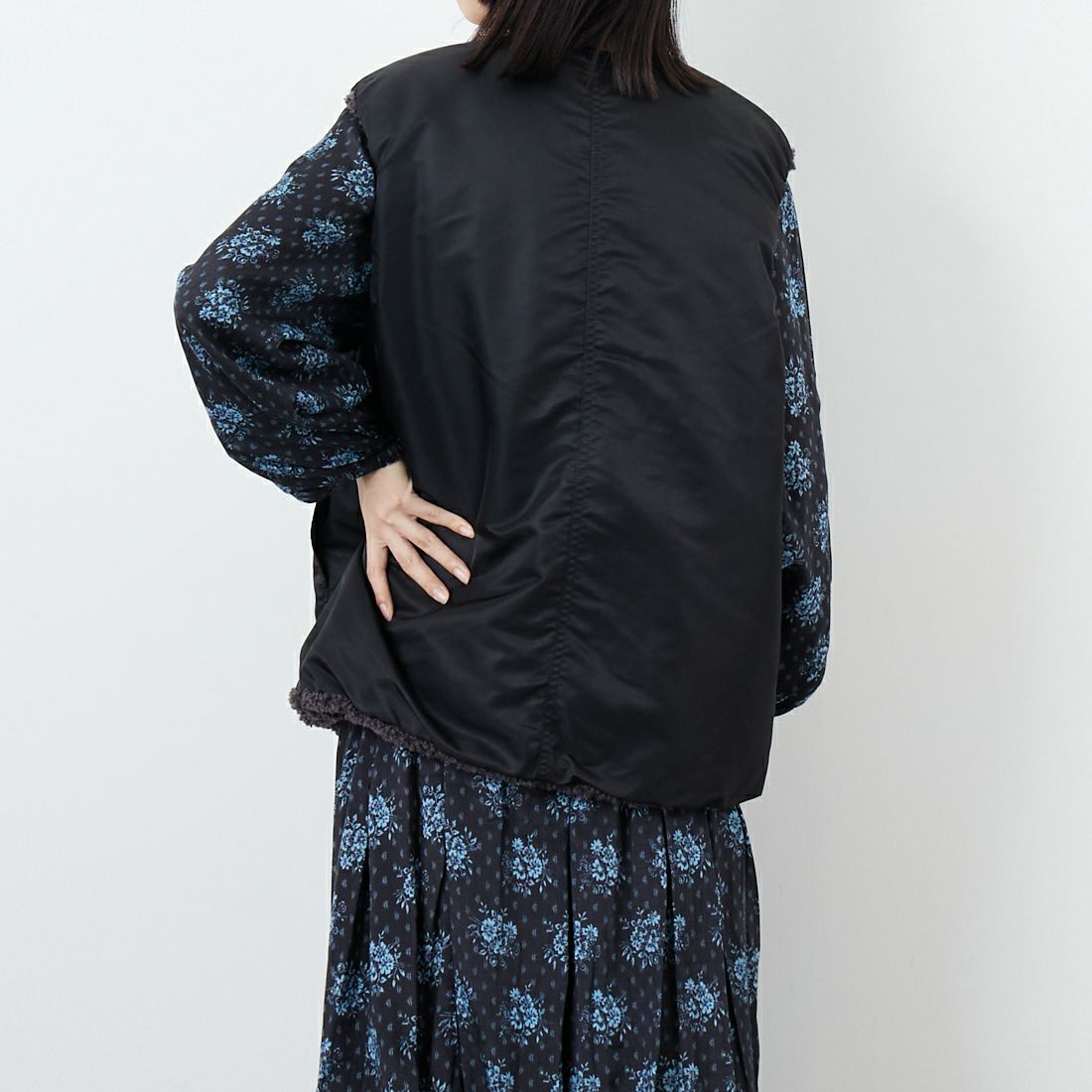 STELLA CIFFON [ステラシフォン] スーパーテディファー リバーシブルベスト [ST3-26102] 82 CHARCOA &&モデル身長：162cm 着用サイズ：36&&