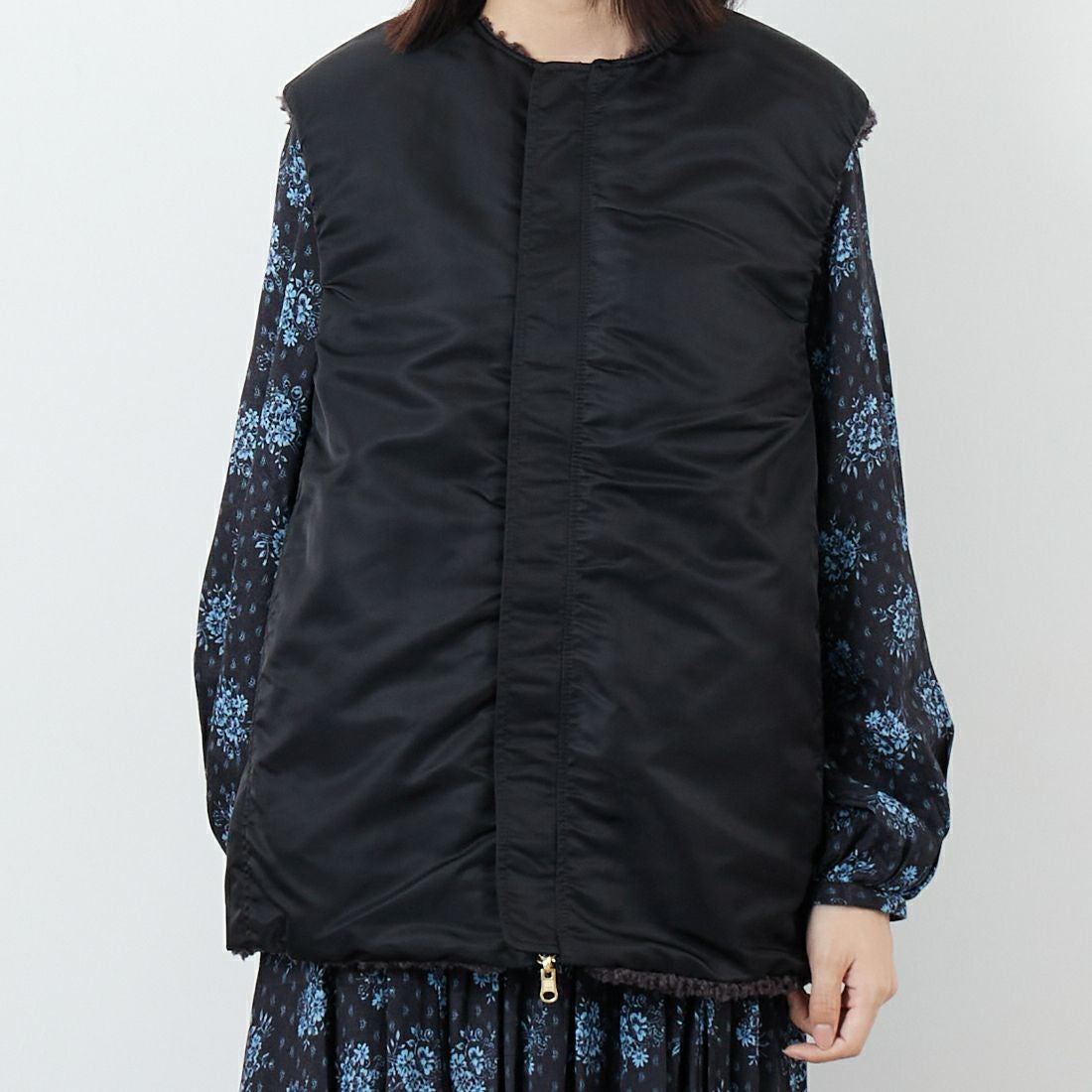 STELLA CIFFON [ステラシフォン] スーパーテディファー リバーシブルベスト [ST3-26102] 82 CHARCOA &&モデル身長：162cm 着用サイズ：36&&