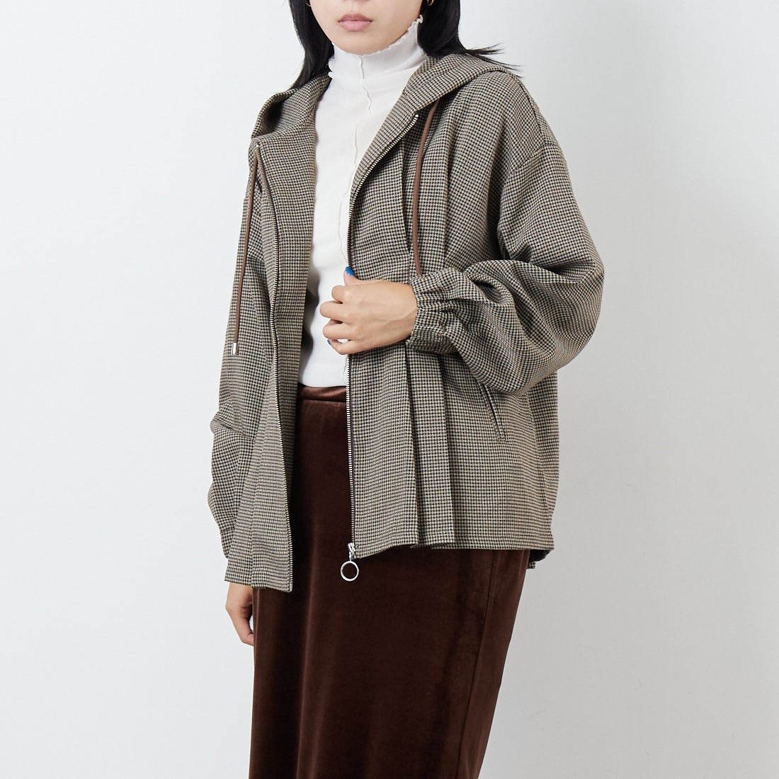 Kelen [ケレン] ウエストタックデザインフードジャケット [LKL25FJK2065] BEIGE &&モデル身長：167cm 着用サイズ：M&&