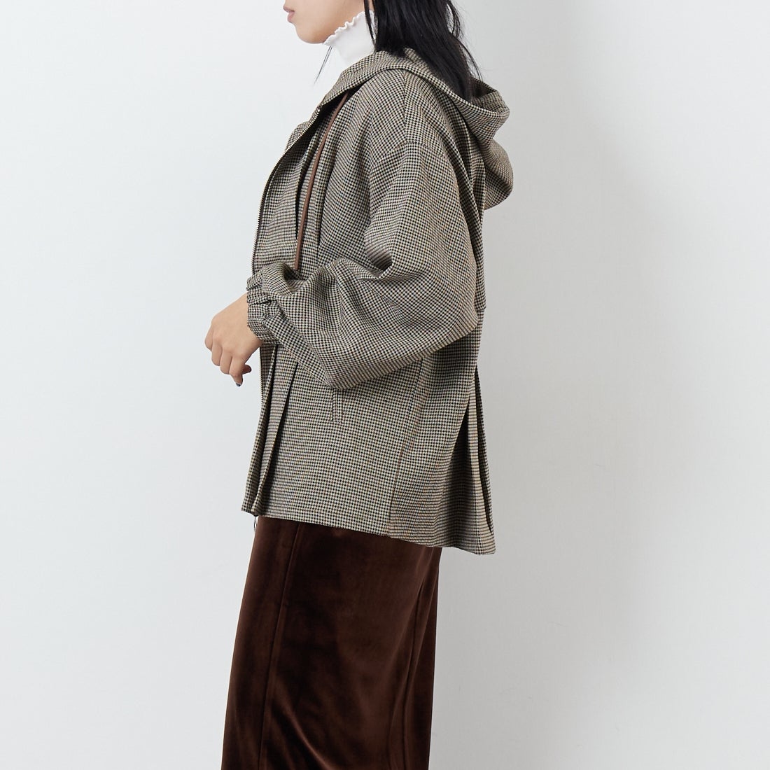 Kelen [ケレン] ウエストタックデザインフードジャケット [LKL25FJK2065] BEIGE &&モデル身長：167cm 着用サイズ：M&&