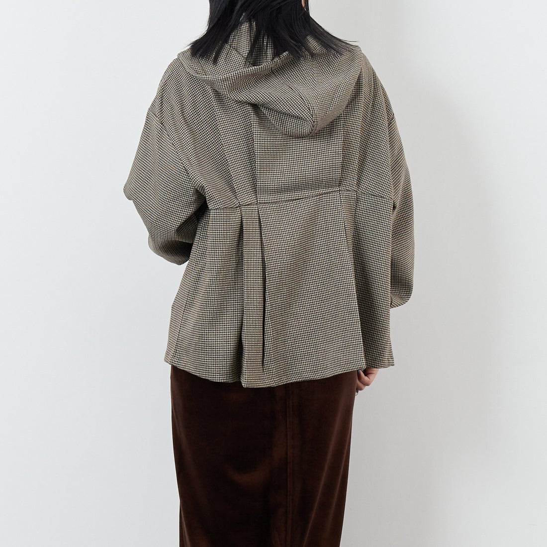 Kelen [ケレン] ウエストタックデザインフードジャケット [LKL25FJK2065] BEIGE &&モデル身長：167cm 着用サイズ：M&&