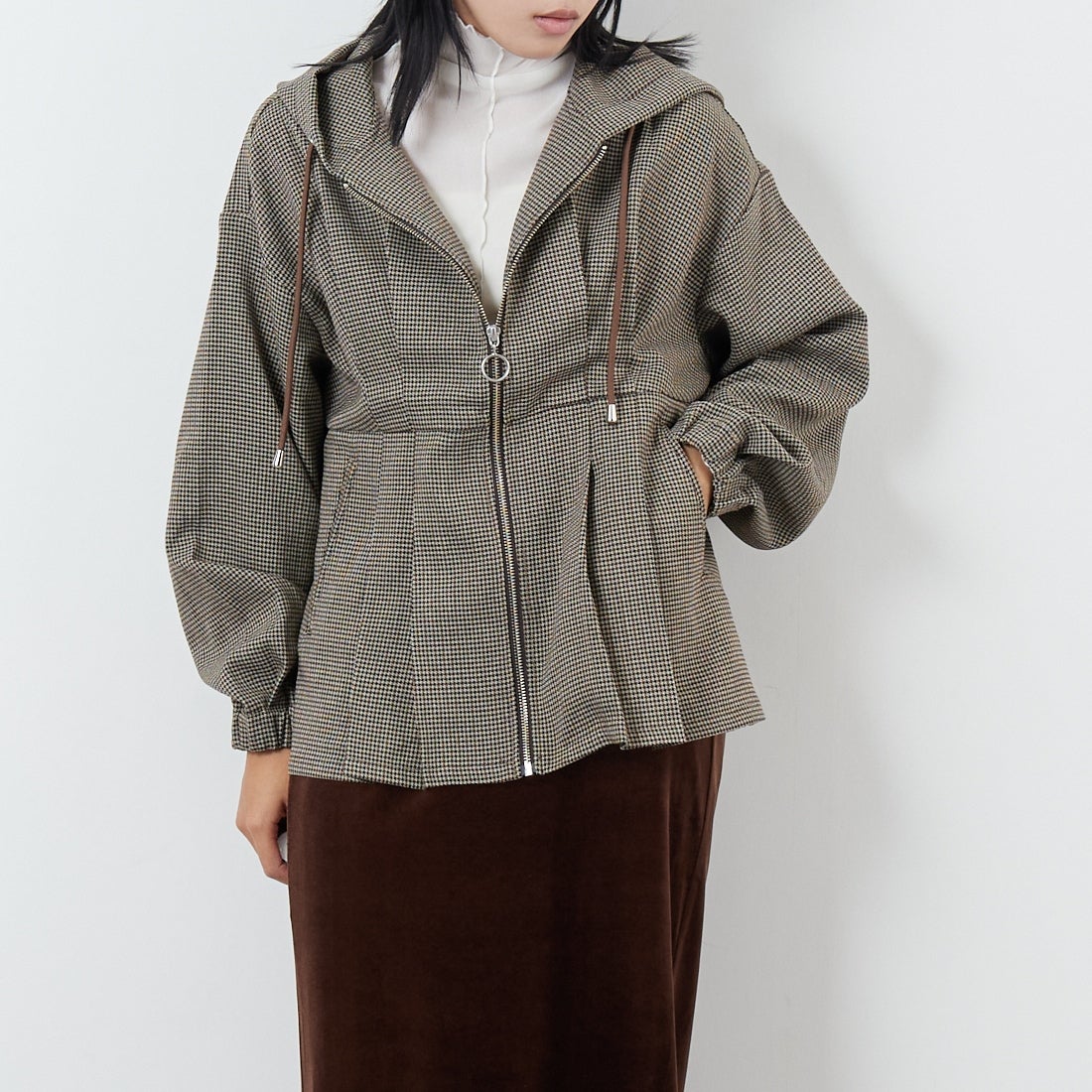 Kelen [ケレン] ウエストタックデザインフードジャケット [LKL25FJK2065] BEIGE &&モデル身長：167cm 着用サイズ：M&&