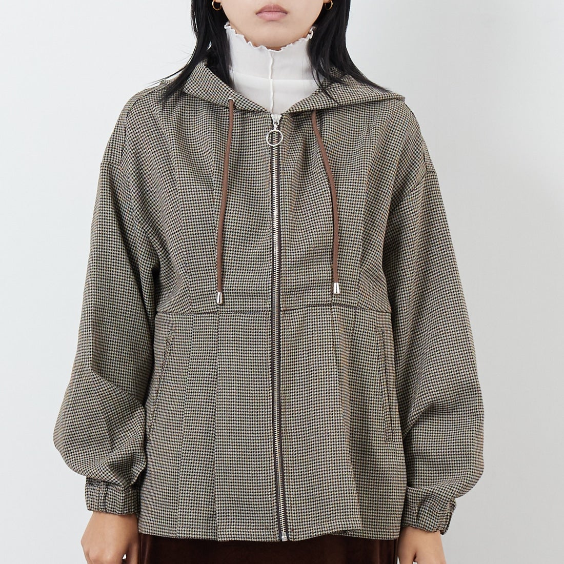 Kelen [ケレン] ウエストタックデザインフードジャケット [LKL25FJK2065] BEIGE &&モデル身長：167cm 着用サイズ：M&&