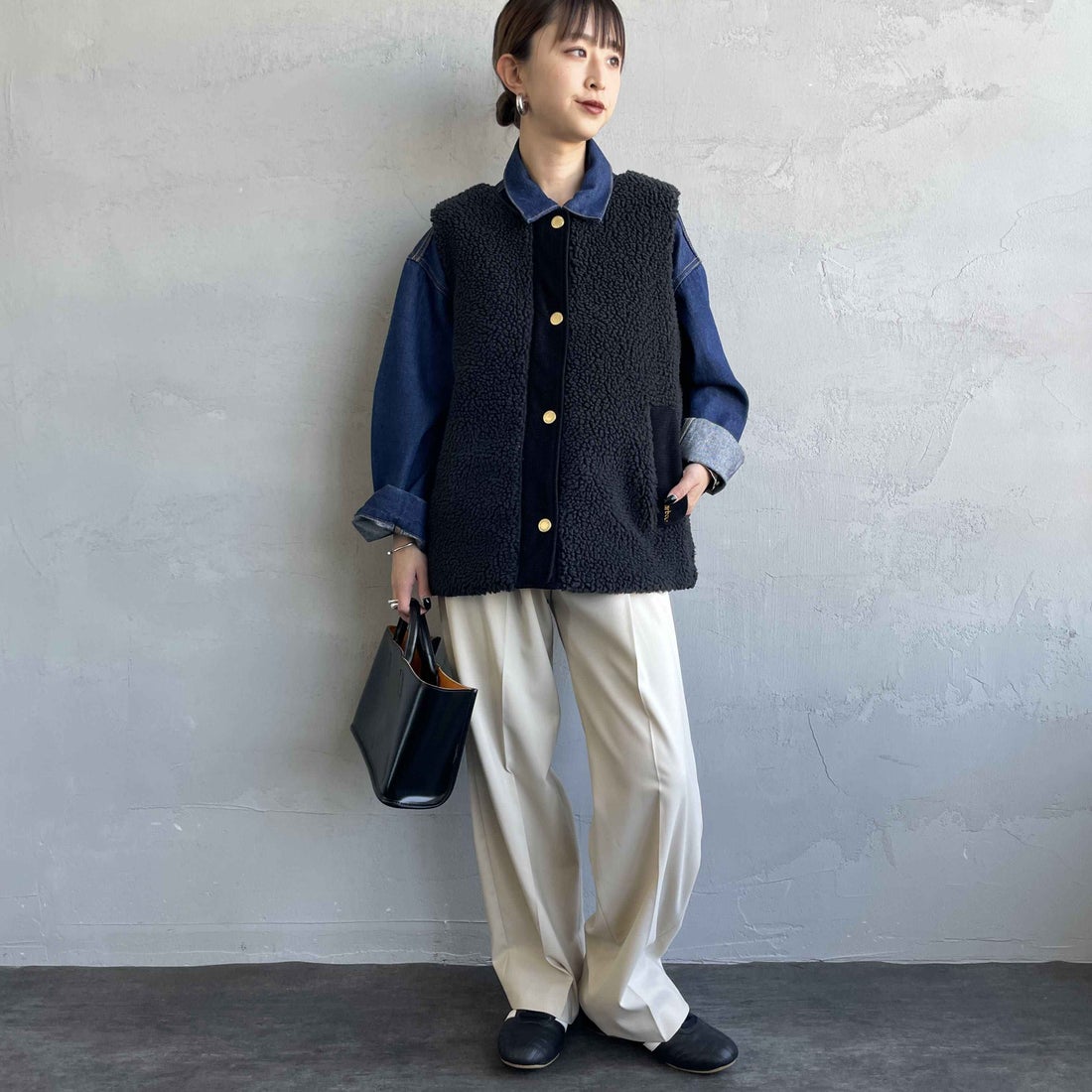 Barbour [バブアー] DULSIE LINER テディフリース ライナーボアベスト [LLI0016] BLACK/CLAS &&モデル身長：150cm 着用サイズ：10&&