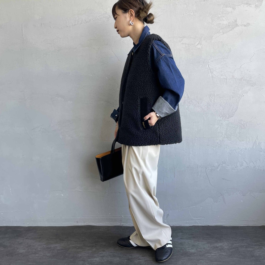 Barbour [バブアー] DULSIE LINER テディフリース ライナーボアベスト [LLI0016] BLACK/CLAS &&モデル身長：150cm 着用サイズ：10&&