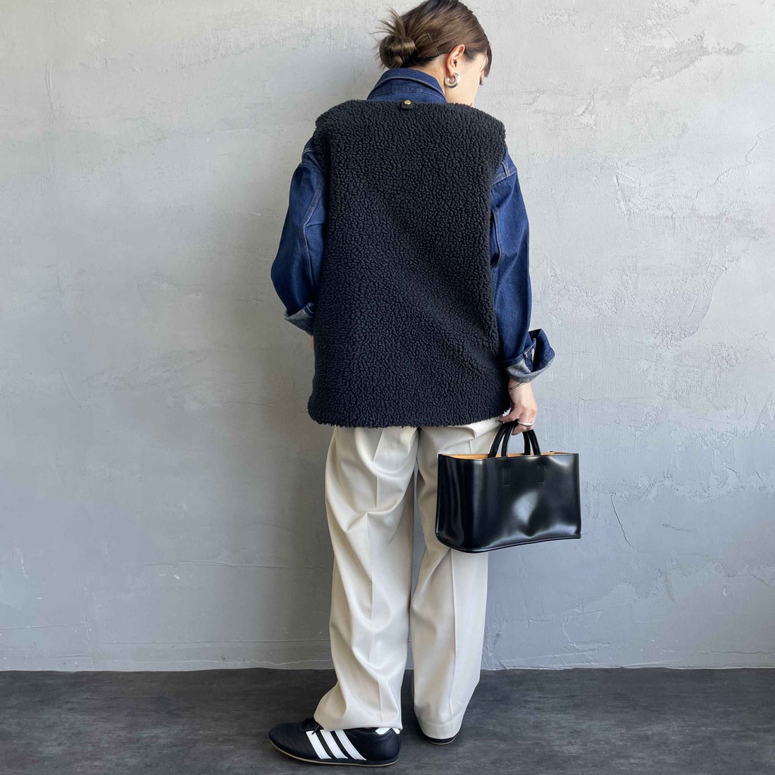 Barbour [バブアー] DULSIE LINER テディフリース ライナーボアベスト [LLI0016] BLACK/CLAS &&モデル身長：150cm 着用サイズ：10&&