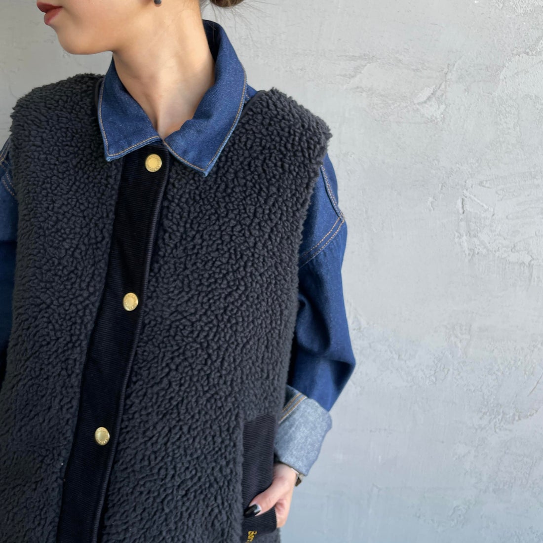 Barbour [バブアー] DULSIE LINER テディフリース ライナーボアベスト [LLI0016] BLACK/CLAS &&モデル身長：150cm 着用サイズ：10&&