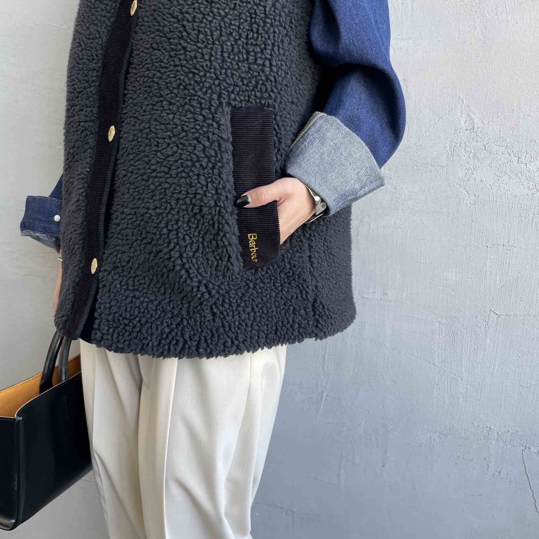 Barbour [バブアー] DULSIE LINER テディフリース ライナーボアベスト [LLI0016] BLACK/CLAS &&モデル身長：150cm 着用サイズ：10&&