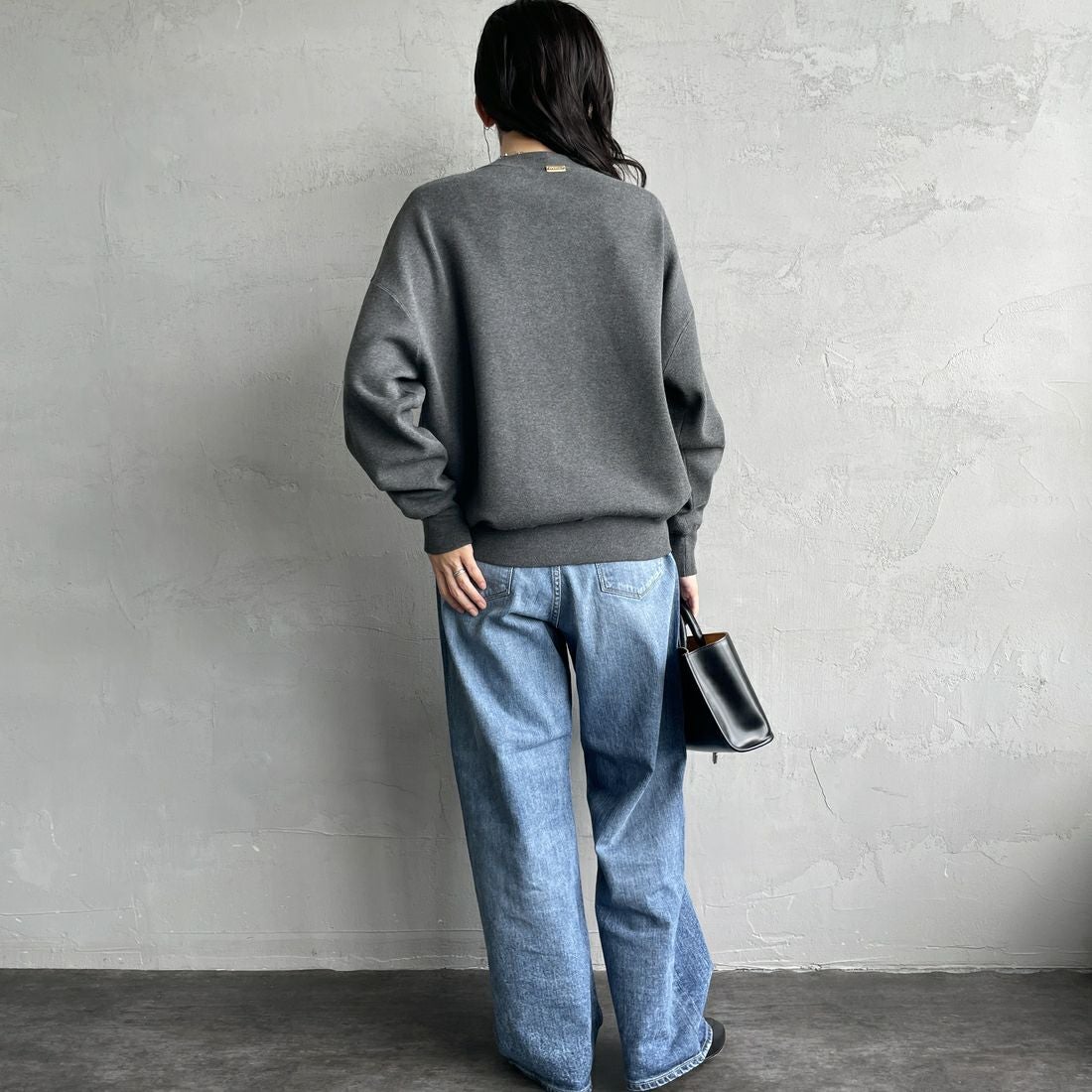 MICA&DEAL [マイカアンドディール] AMERICANA×MICA クルーネック刺繍ニット [0125308272] GRAY &&モデル身長：160cm 着用サイズ：F&&