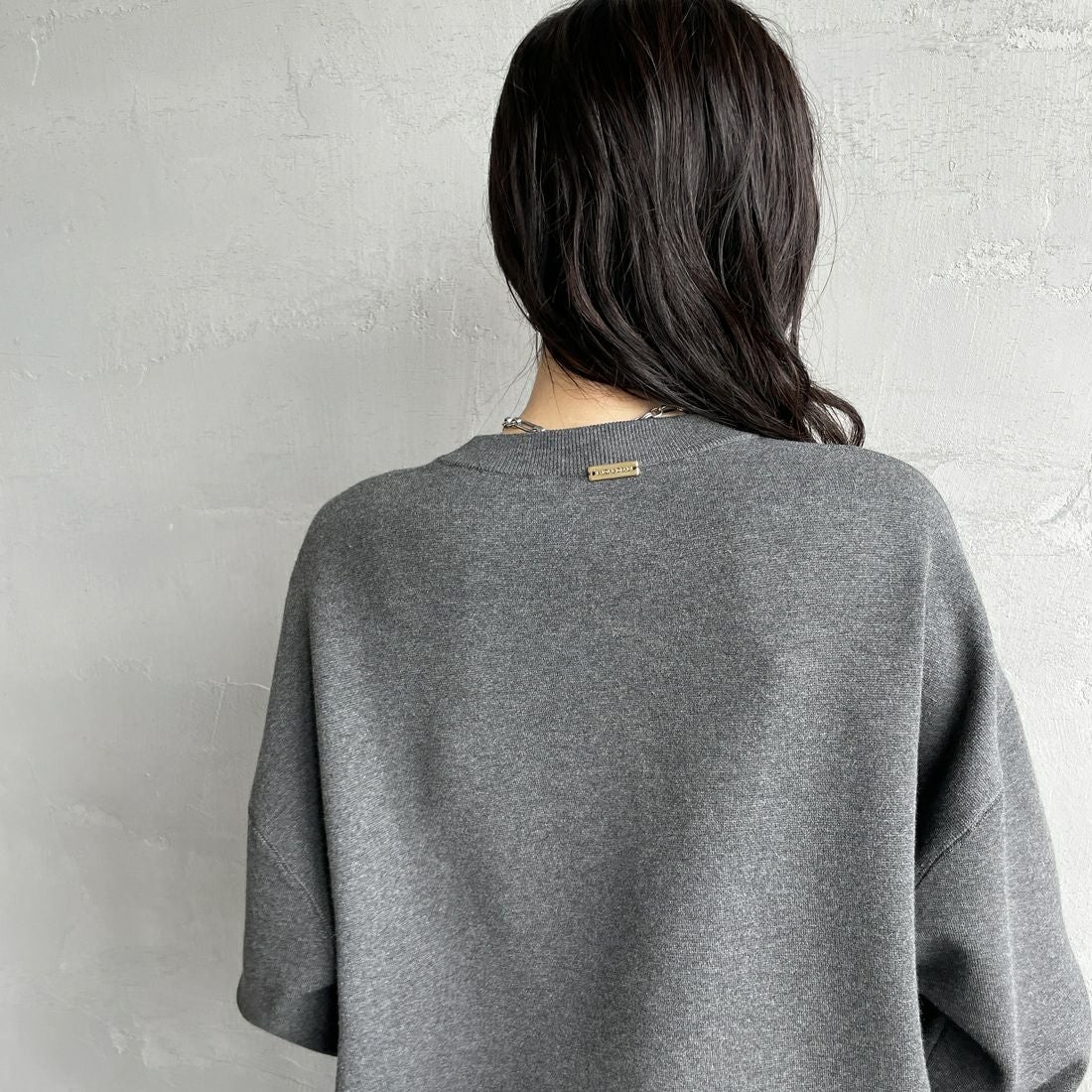 MICA&DEAL [マイカアンドディール] AMERICANA×MICA クルーネック刺繍ニット [0125308272] GRAY &&モデル身長：160cm 着用サイズ：F&&