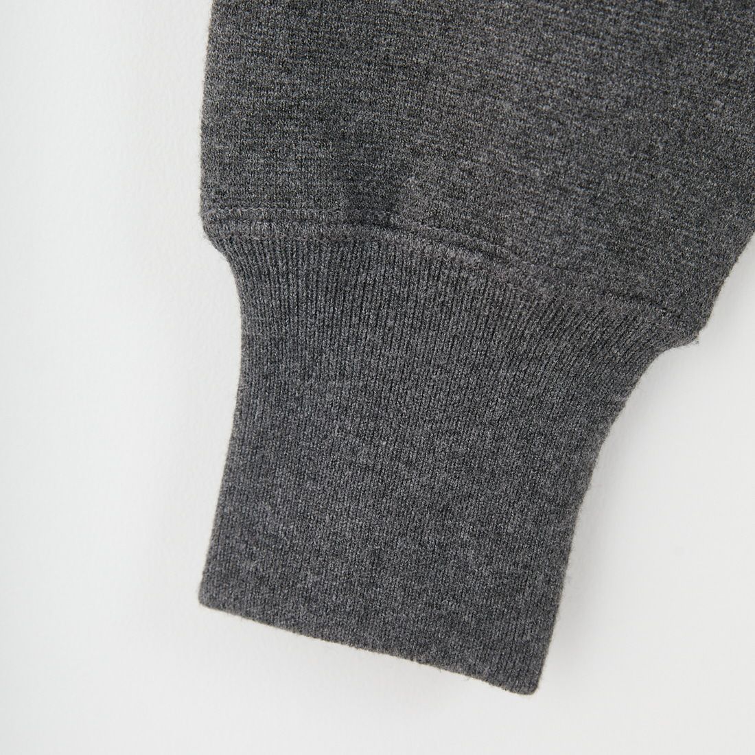 MICA&DEAL [マイカアンドディール] AMERICANA×MICA クルーネック刺繍ニット [0125308272] GRAY