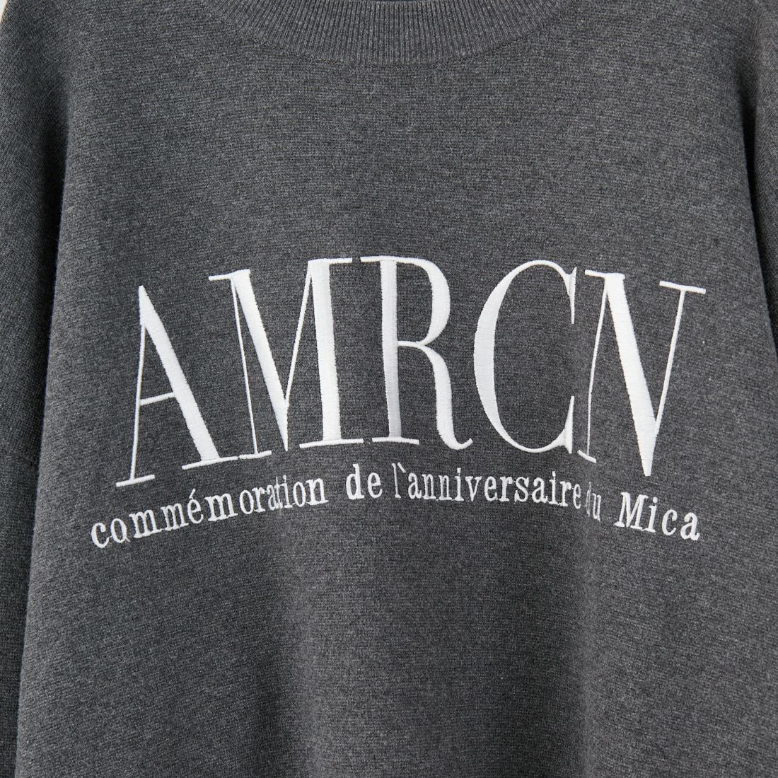 MICA&DEAL [マイカアンドディール] AMERICANA×MICA クルーネック刺繍ニット [0125308272] GRAY