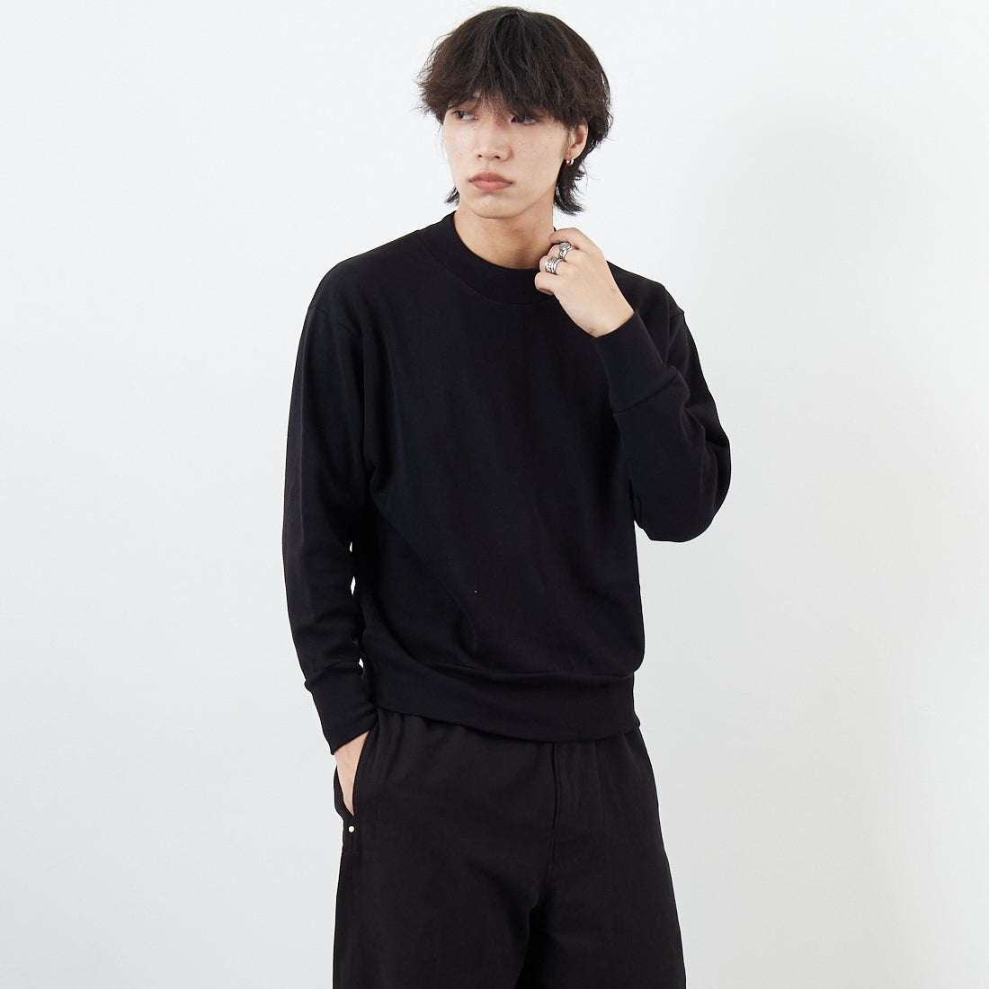 GICIPI [ジチピ] ORSO クルーネックニットソー [2504A] NERO &&モデル身長：179cm 着用サイズ：4&&