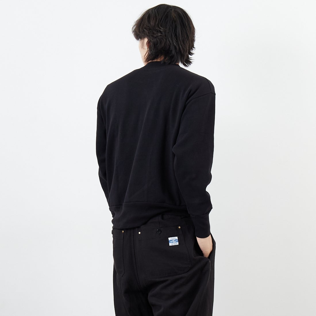 GICIPI [ジチピ] ORSO クルーネックニットソー [2504A] NERO &&モデル身長：179cm 着用サイズ：4&&