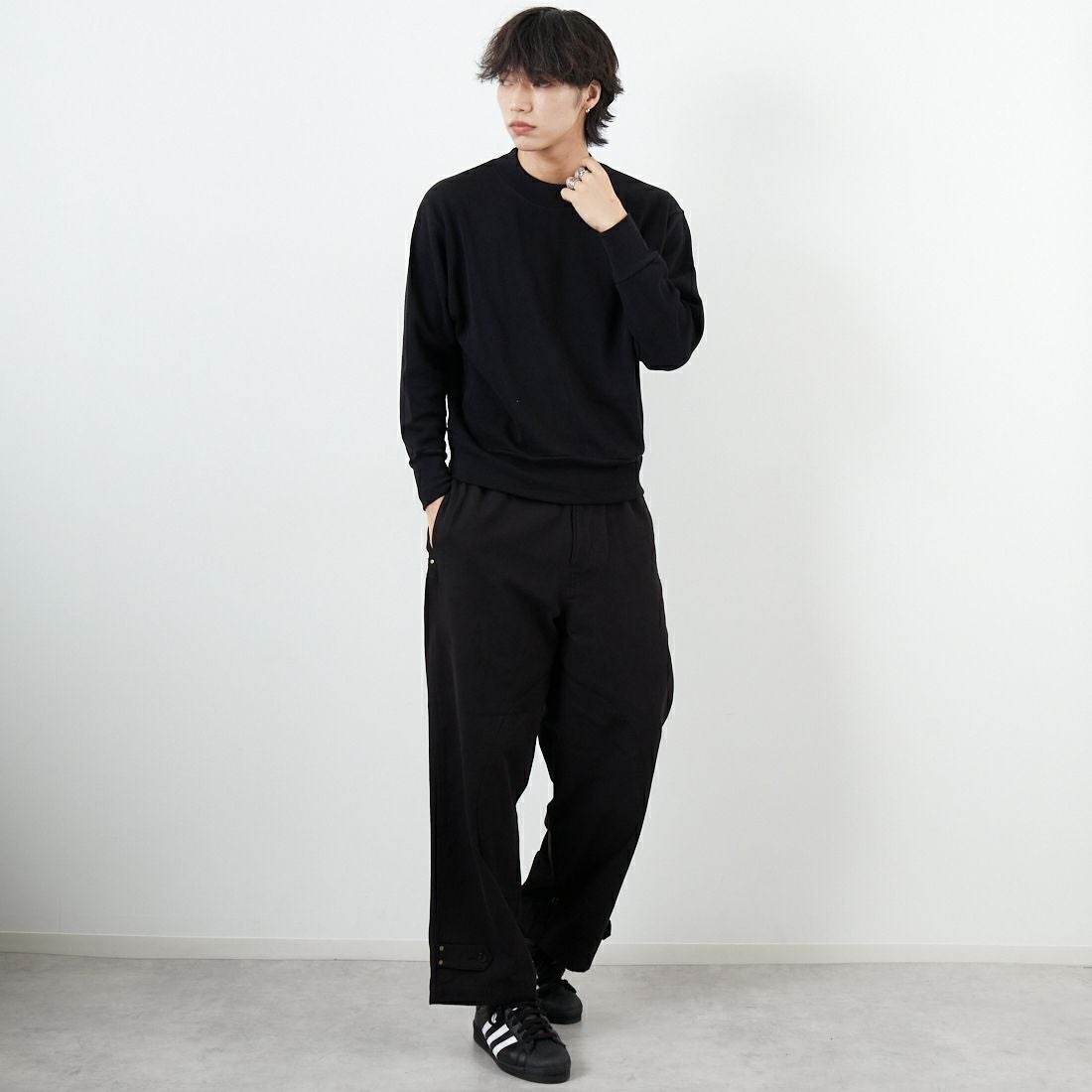 GICIPI [ジチピ] ORSO クルーネックニットソー [2504A] NERO &&モデル身長：179cm 着用サイズ：4&&