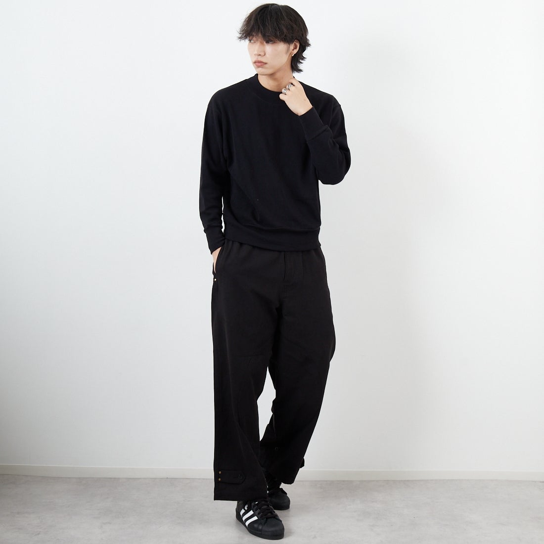GICIPI [ジチピ] ORSO クルーネックニットソー [2504A] NERO &&モデル身長：179cm 着用サイズ：4&&
