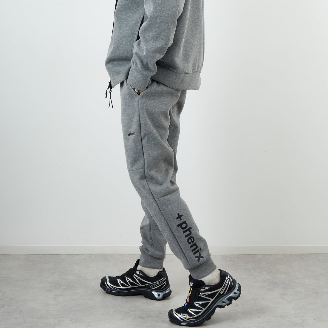 phenix [プラスフェニックス] 別注 ダンボールニット ジョガーパンツ
