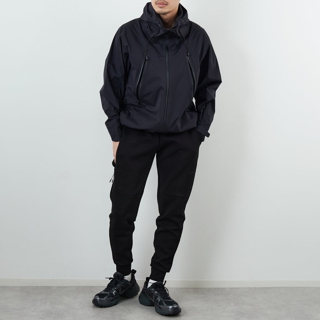 +phenix [プラスフェニックス] 別注 ダンボールニット ジョガーパンツ [POB-25080IN-JF] BLACK &&モデル身長：168cm 着用サイズ：M&&