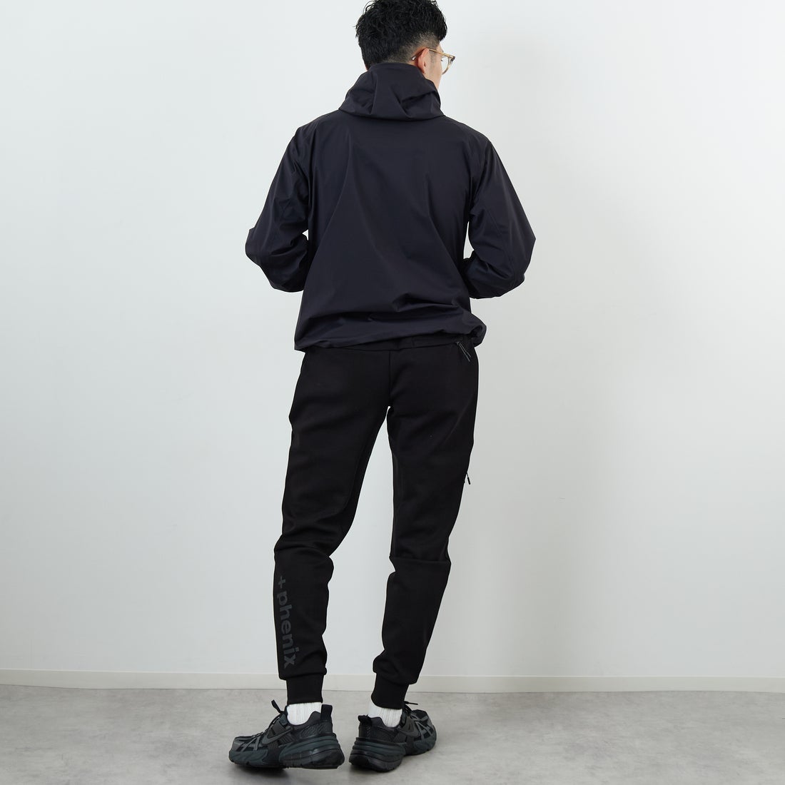 phenix [プラスフェニックス] 別注 ダンボールニット ジョガーパンツ