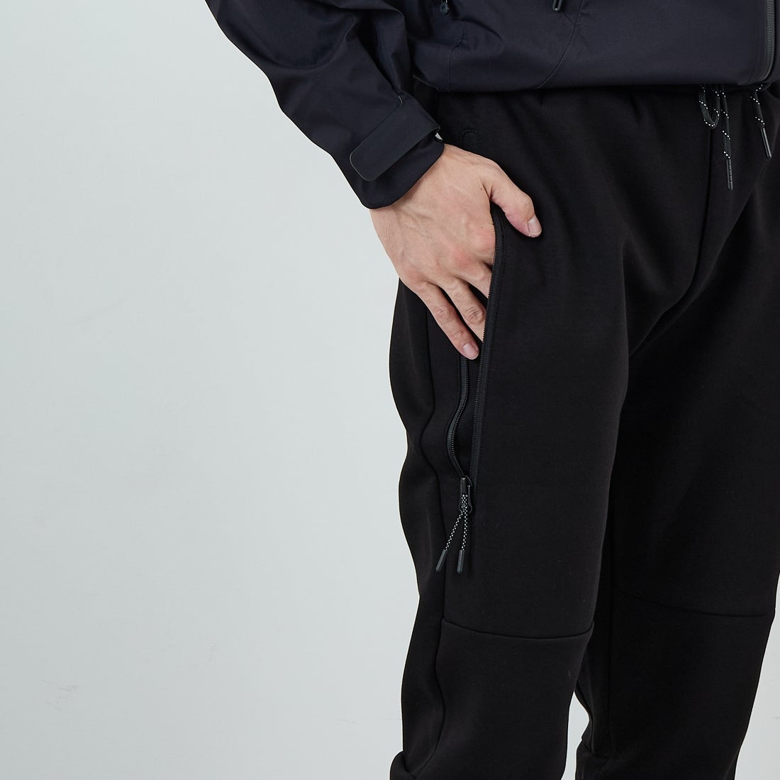 +phenix [プラスフェニックス] 別注 ダンボールニット ジョガーパンツ [POB-25080IN-JF] BLACK &&モデル身長：168cm 着用サイズ：M&&