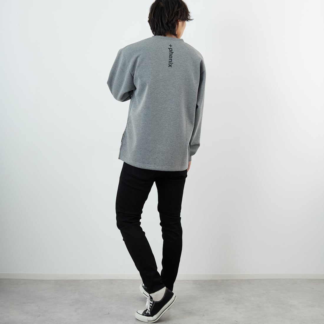 +phenix [プラスフェニックス] 別注 ダンボールニット サイドジップクルーネックスウェット [POO-25082IN-JF] GRAY &&モデル身長：179cm 着用サイズ：XL&&